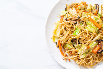 stir-fried yakisoba noodle with vegetable