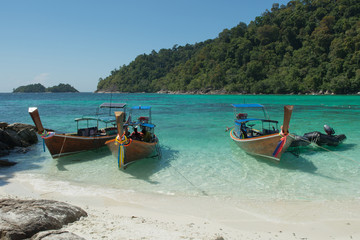 Fototapeta premium Beautiful island and Stone arch scenic in Koh khai, Satun Province, the southern of Thailand