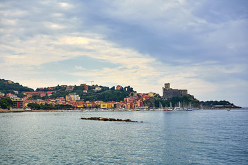 Obraz premium Lerici Seascape and Cityscape Cloudy Weather Liguria Italy