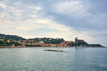 Obraz premium Lerici Seascape and Cityscape Cloudy Weather Liguria Italy