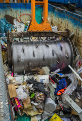 Abfallwirtschaft Walzenverdichter Rollpacker in Aktion - Waste management Roll packer roller...