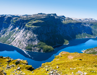 Fototapeta na wymiar Blue lake in Norway near Trolltunga