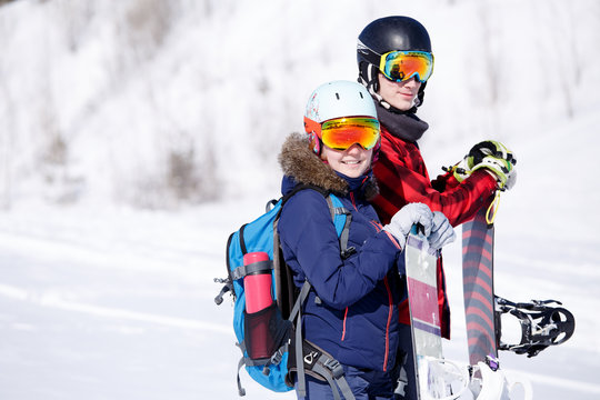 Photo of sports woman and man with snowboard on vacation