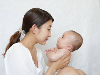 赤ちゃん　乳児　ママ　母