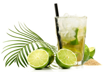 Caipirinha mit braunem Rohrzucker