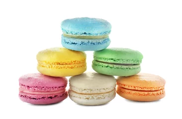 Fotobehang Macarons Lekkere kleurrijke macarons op witte achtergrond