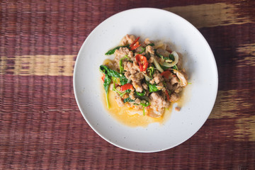 Stir-fried pork with basil leaves