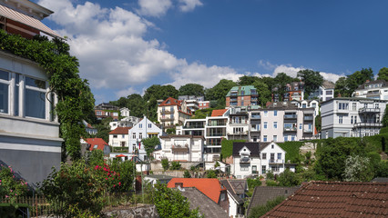 Terrassen im Treppenviertel von Hamburg Blankenese HD Format sonnig