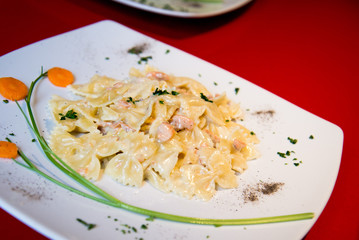 Farfalle al salmone