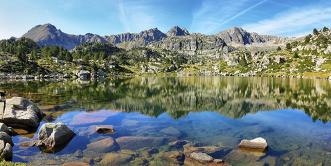 Lake in Collada de Pessons, Andorra. - obrazy, fototapety, plakaty