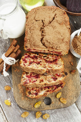Beetroot pie with raisins
