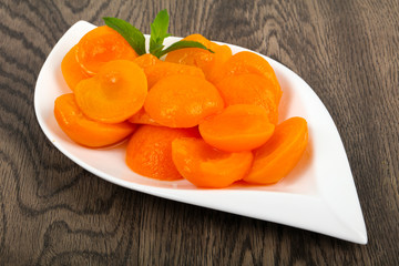 Canned apricots