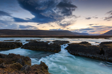 Fototapeta na wymiar Godafoss, Islande, berühmter Wasserfall in Island. Panoramablick