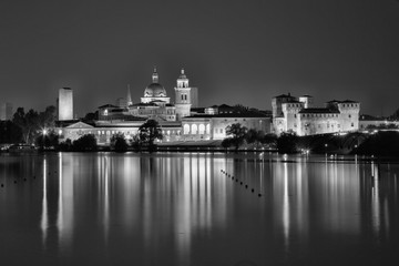 Fototapeta na wymiar Mantova, in bianco e nero