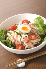 サラダうどん　縦構図