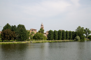 Fototapeta na wymiar Mantova, navigazione sul fiume Mincio