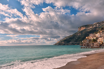 Fototapeta na wymiar Vista panoramica sulla costiera Amalfitana, Italia