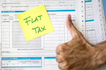 Concetto: pollice verso per la flat tax