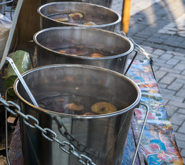 mulled wine cooking