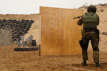 Soldiers with weapons standing on the position