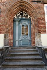 Historisches Baudenkmal Lüner Hof - Haustür mit Treppe