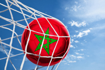 Fussball mit marokkanischer Flagge