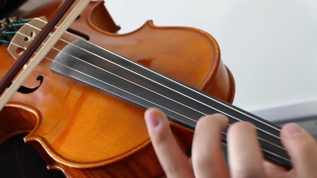  Close-up of musician playing violin,turkish music.Violinist playing the violin at the school,


