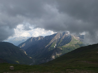 Alpy, Francja, Tour du Mont Blanc - widoki z przełęczy Col de la Croix du Bonhomme © Iwona