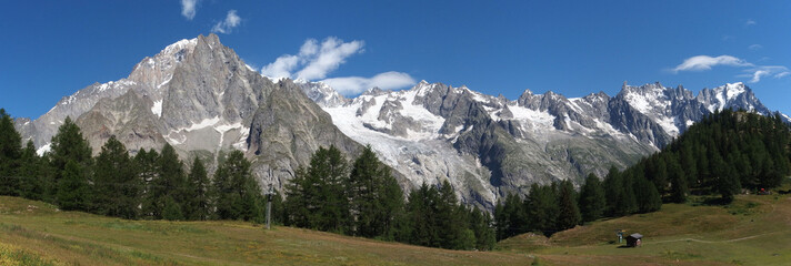 Alpy, Włochy, Tour du Mont Blanc - widok na masyw Mont Blanc w okolicach schroniska Maison Vieille