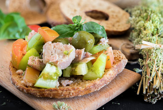 neapolitan food dried bread  called fresella