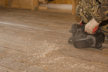 Wood chips. Plot the boards. The man is leveling