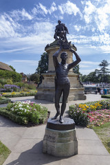 STRATFORD-UPON-AVON, UNITED KINGDOM - AUGUST 24: William Shakespeare and Henry V statue in...