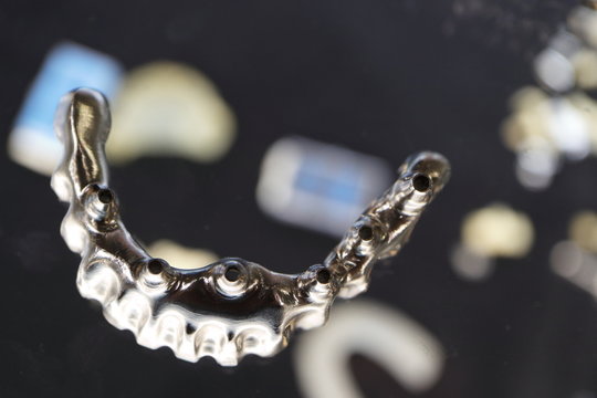 Image of dentures for subsequent application of ceramic coatings.