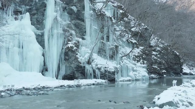 三十槌の氷柱