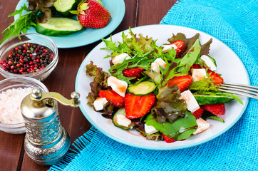 Summer vegetable salad with strawberries