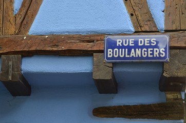 Plaque Rue des Boulangers sur maison à colombage