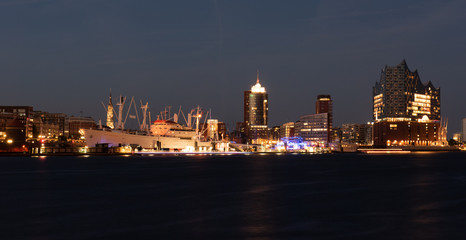 Fototapeta na wymiar Skyline Hamburg