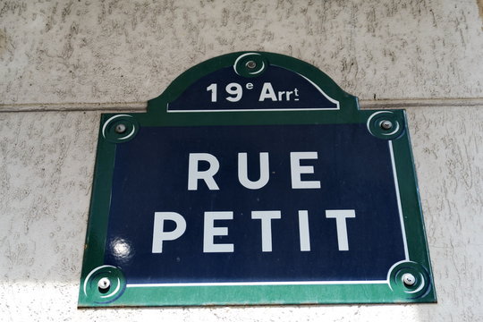 Rue Petit, plaque de nom de rue
