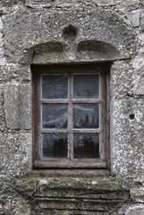 Vieille fenêtre à La Couvertoirade, Aveyron, France