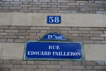 Fototapeta premium Rue Edouard Pailleron. Plaque de nom de rue sur façade.