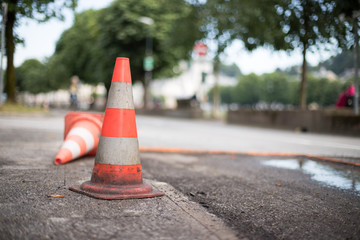 Baustelle in Stadt, Verkehrshütchaen, Textfreiraum