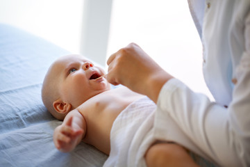 Pediatrician examine throat to baby with opened mouth © luckybusiness