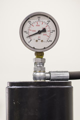 The pressure gauge indicating the pressure.