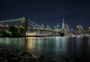 Fototapeta na wymiar Brooklyn Bridge Reflections