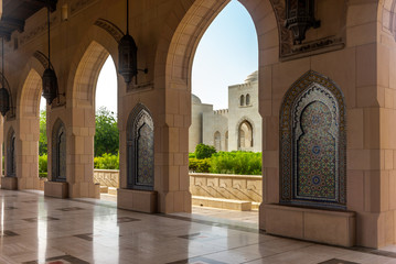 Fototapeta na wymiar Arches and gardens of the Muscat Grand Mosque - 1