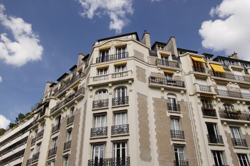 Fototapeta na wymiar Immeuble ancien du quartier d'Auteuil à Paris