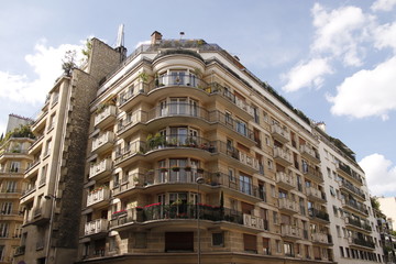 Fototapeta premium Immeuble ancien du quartier d'Auteuil à Paris