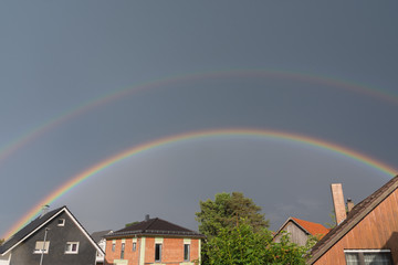 Doppelter Regenbogen nach Unwetter
