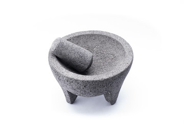 Molcajete sobre fondo blanco utensilio de molienda tradicional utilizado para hacer salsa en México