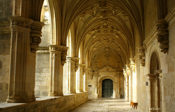 Claustro de la Iglesia, Monasterio de San Zoilo en Carri&oacute;n de los Condes, Palencia